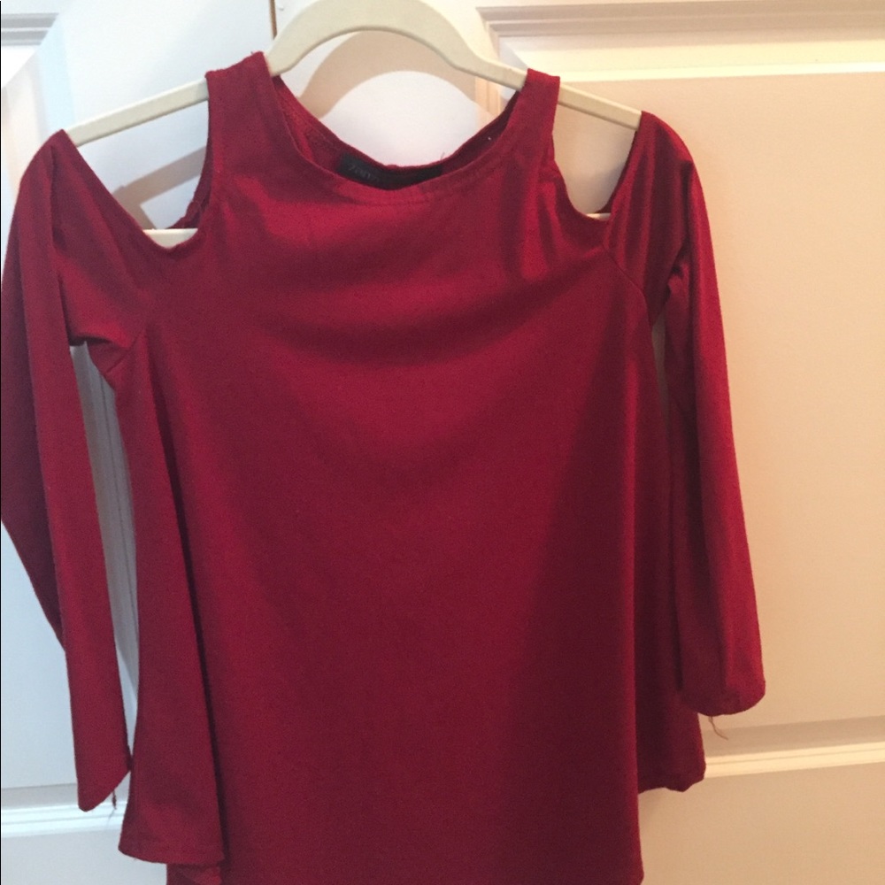 Burgundy peep shoulder long sleeve shirt